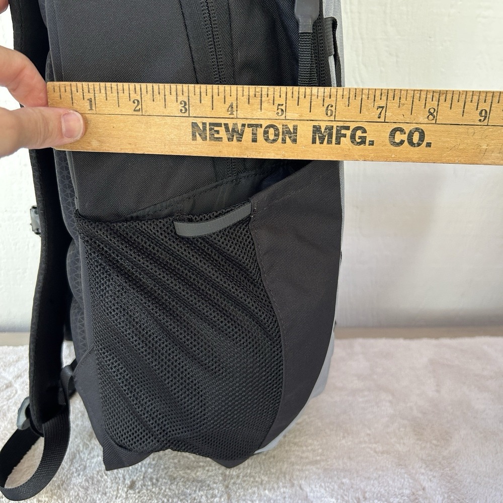 The North Face Stalwart Laptop Backpack Black/Gray Invisalign Logo BNWT - Picture 7 of 14